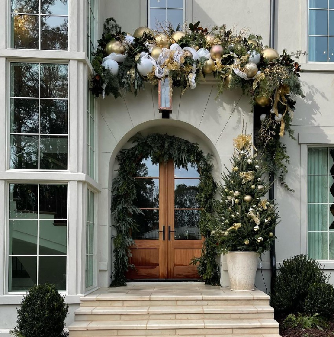 Fanciful holiday facade of Atlanta Holiday House 2022 with greenery by @boxwoodsatlanta - dhcphoto. #holidaycurbappeal