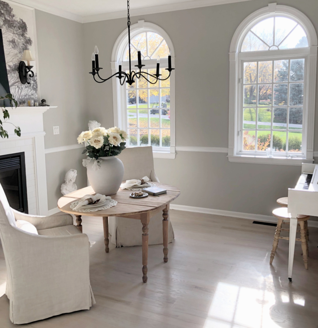 Serene dining room with Sherwin-Williams Repose Gray. #reposegray