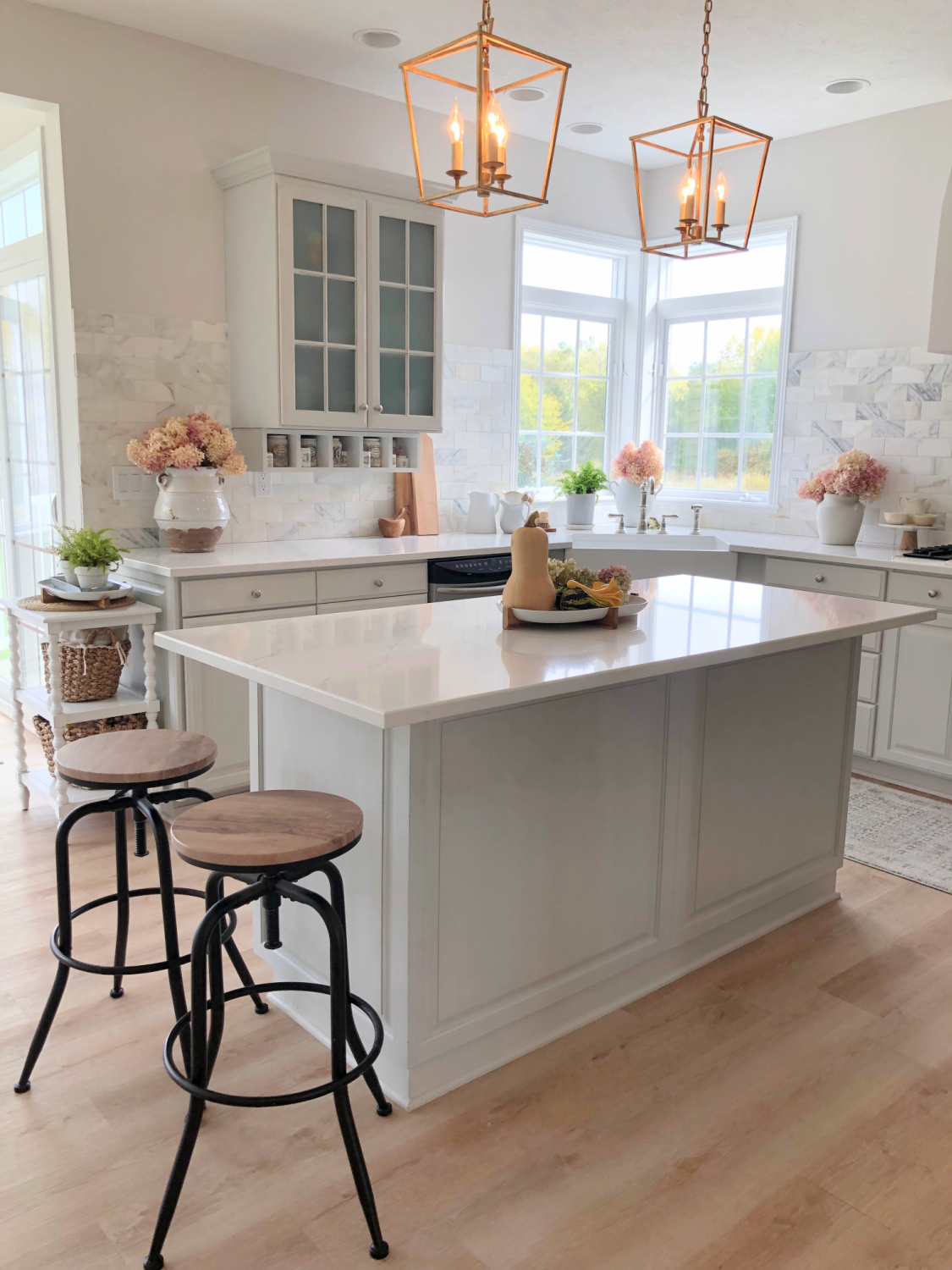 Hello Lovely's fall kitchen with modern French serene style, light gray cabinets, Viatera Muse counter, and gold lighting. #modernfrench #serenekitchen