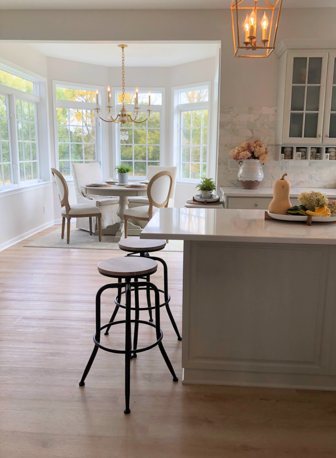 Hello Lovely's fall kitchen with modern French serene style, light gray cabinets, Viatera Muse counter, and gold lighting. #modernfrench #serenekitchen