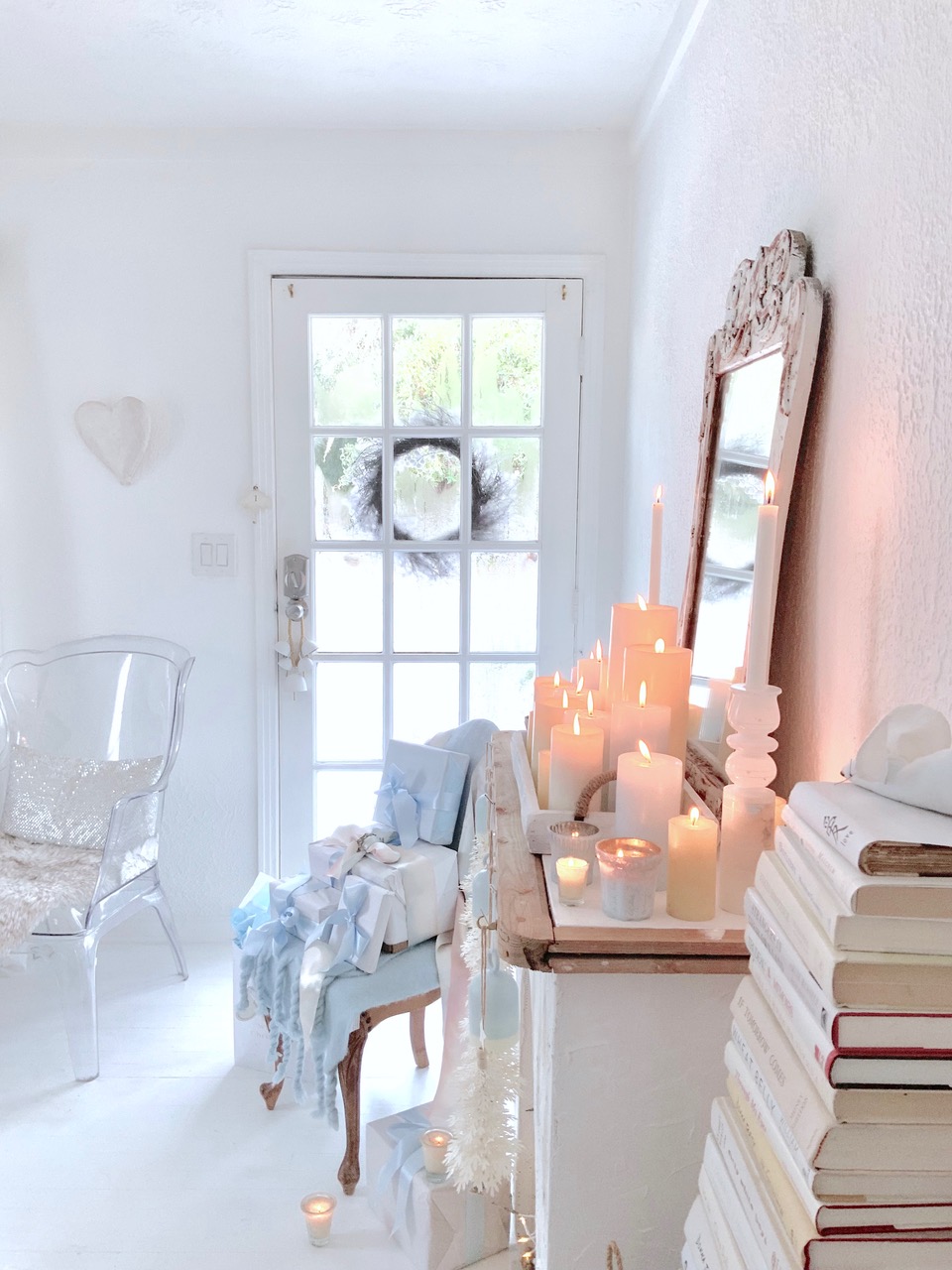 Fifi O'Neill's pastel and white Christmas ethereal style in her own home. #pastelchristmas #whitechristmasdecor