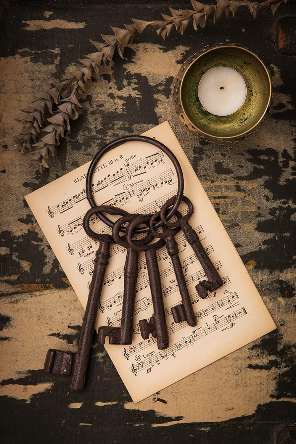 Vintage cast iron skeleton keys, Salome Idea