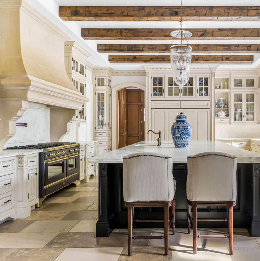 The Enchanted Home French country kitchen with chinoiserie details and rustic elegance. #frenchcountrykitchen #enchantedhome #oldworldstyle #elegantkitchens