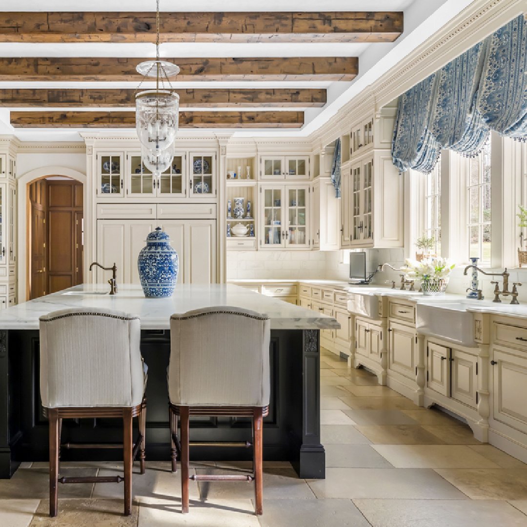 The Enchanted Home French country kitchen with chinoiserie details and rustic elegance. #frenchcountrykitchen #enchantedhome #oldworldstyle #elegantkitchens