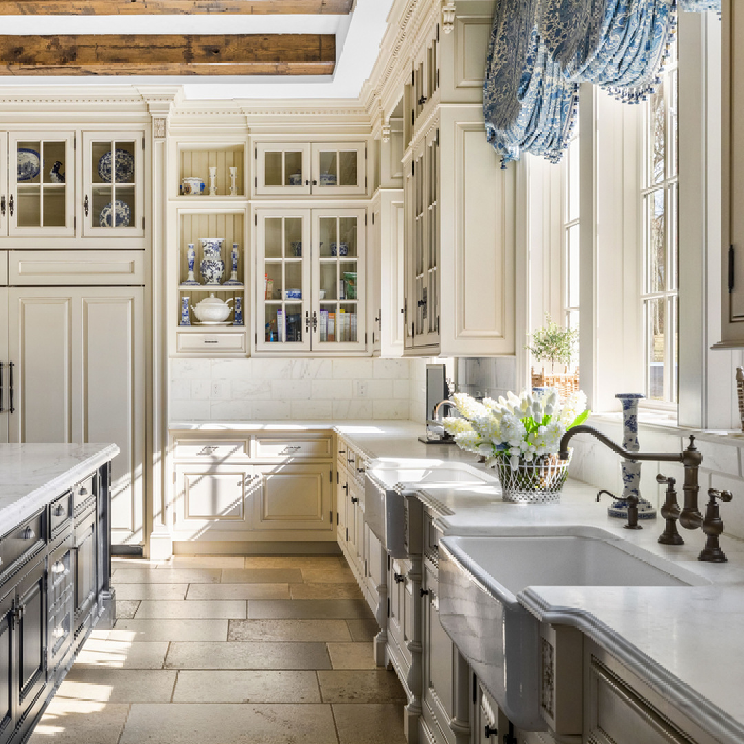 The Enchanted Home French country kitchen with chinoiserie details and rustic elegance. #frenchcountrykitchen #enchantedhome #oldworldstyle #elegantkitchens