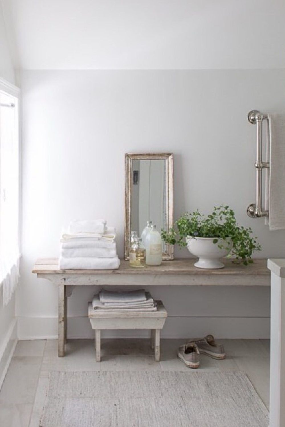 White New England farmhouse - Nancy Fishelson design; Helen Norman photo; styling @jlufkin for Country Living magazine. #americancountry #allwhitedecor