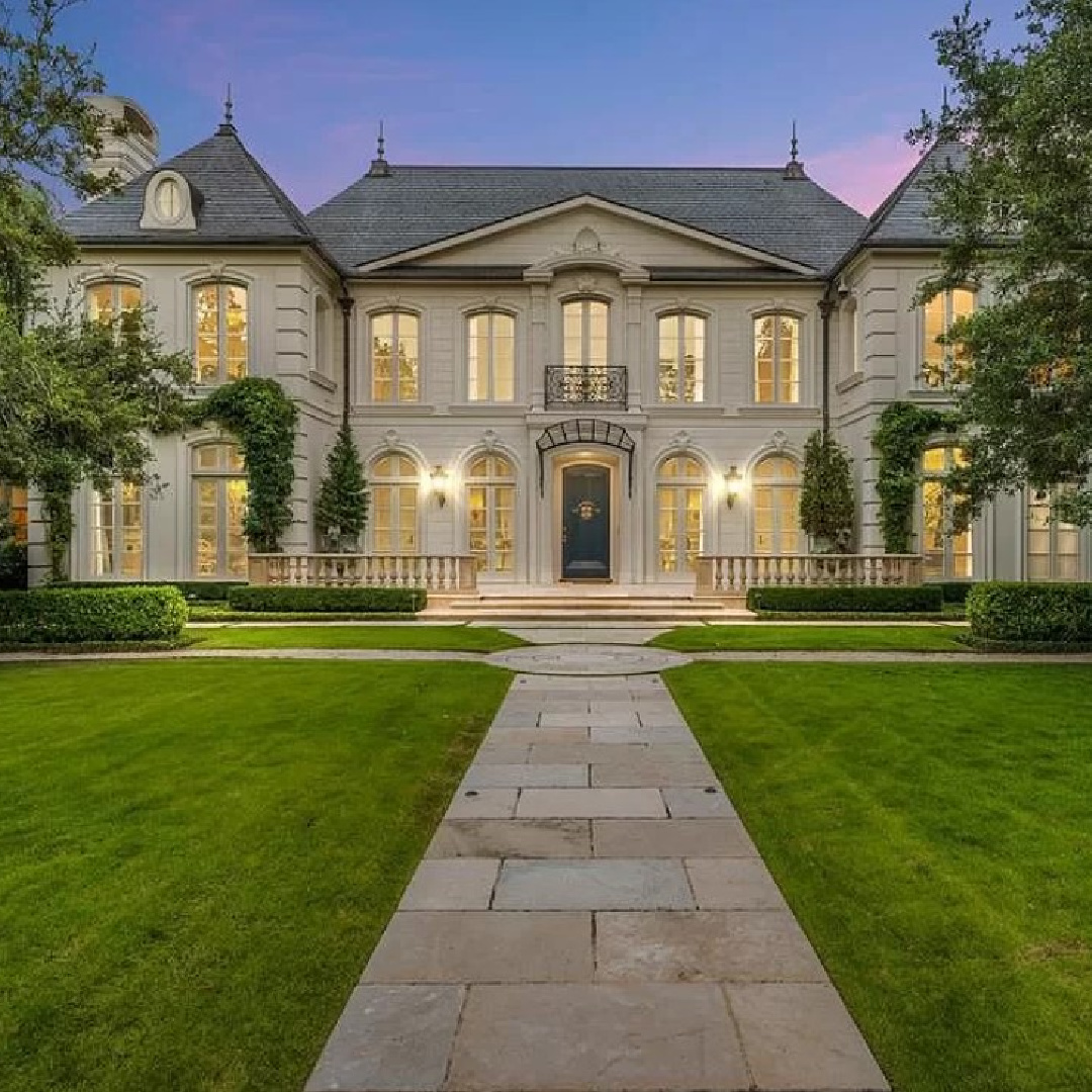 Chateauesque French inspired Houston home (Willowick) with fantasy interiors. #fantasyhometour #luxuryhomes