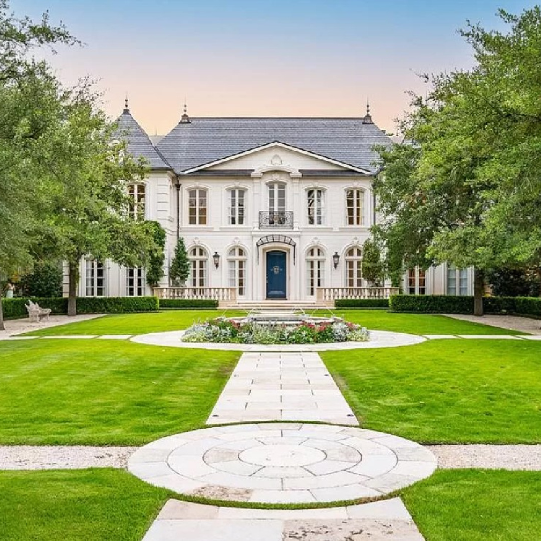 Chateauesque French inspired Houston home (Willowick) with fantasy interiors. #fantasyhometour #luxuryhomes