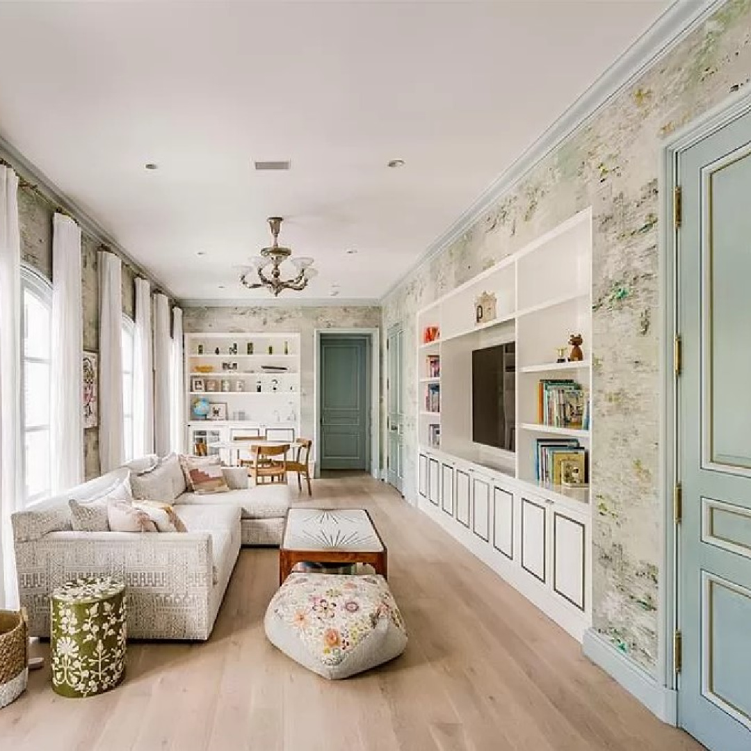 Chateauesque French inspired Houston home (Willowick) with fantasy interiors. #fantasyhometour #luxuryhomes