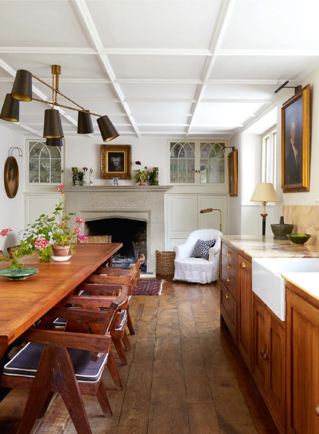 Sarah Hiscox (photo: Paul Massey) cozy snug Cotswolds kitchen in House & Garden UK. #snugrooms #englishcountry