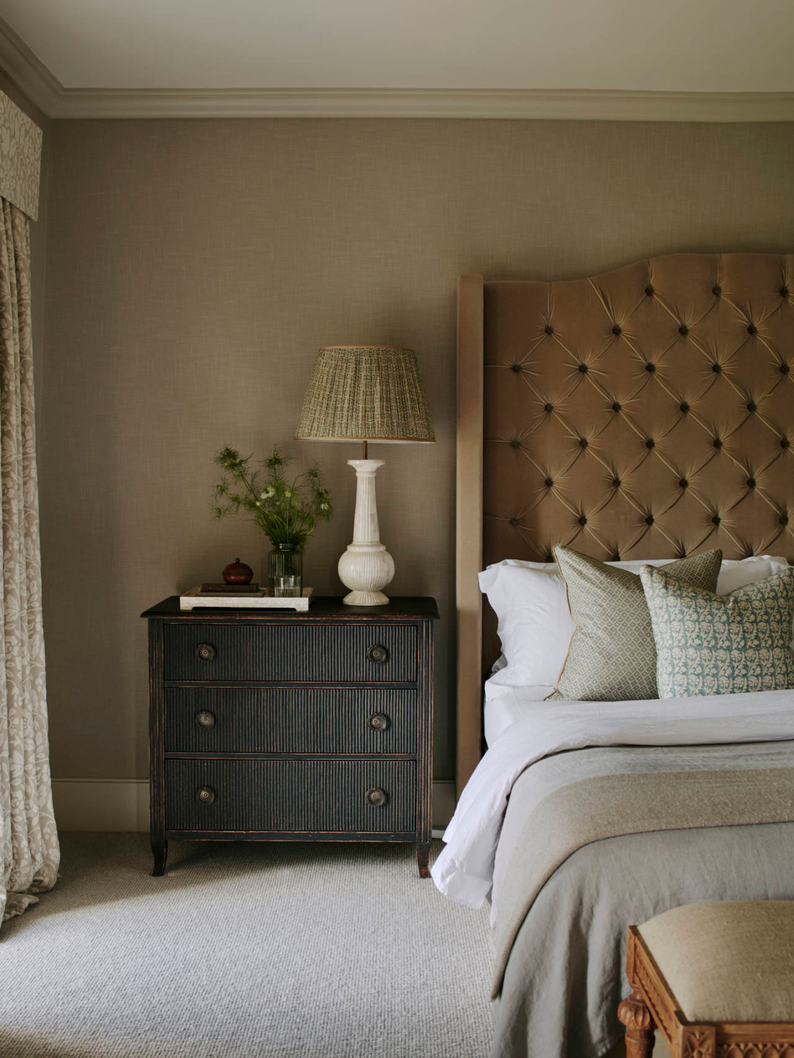 Sims Hiditch - an elegant bedroom with tufted velvet headboard in a lovely Cotswold family manor home. #englishcountry #elegantbedrooms #romanticbedrooms #europeancountry