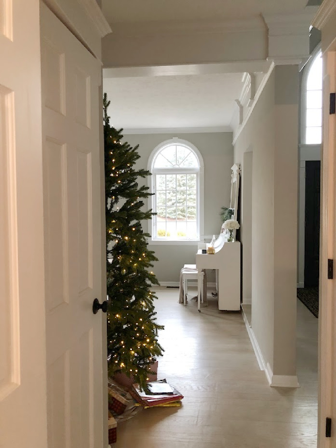 Hello Lovely Christmas dining room and white piano. #hellolovelyhome