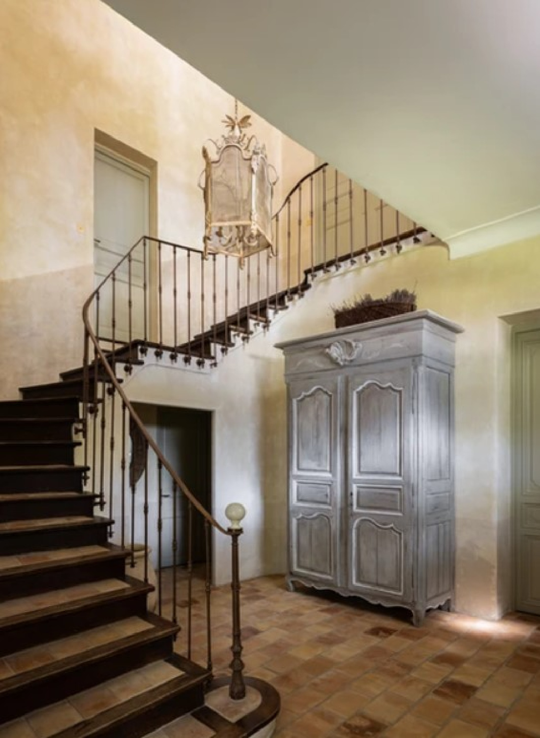 French country Old World style in a charming Provence villa - La Bastide de Laurence.