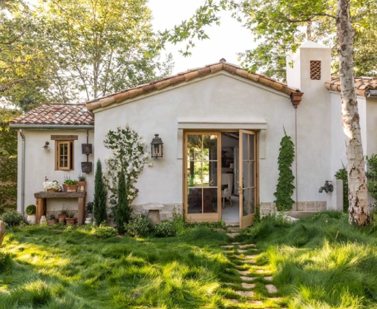 Patina Farm in Ojai, CA - architect: Steve Giannetti and design by Brooke Giannetti. Understated elegance and European country inspired. Photo: Montecito Properties.