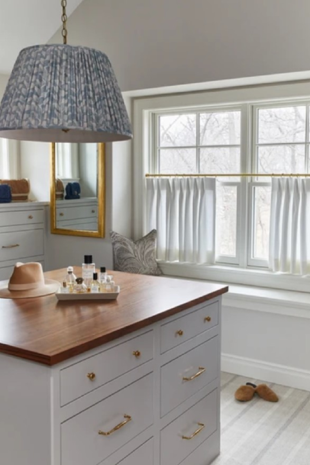 Lovely traditional dressing room in a country retreat by @m_m_interior_design. #dressingroom