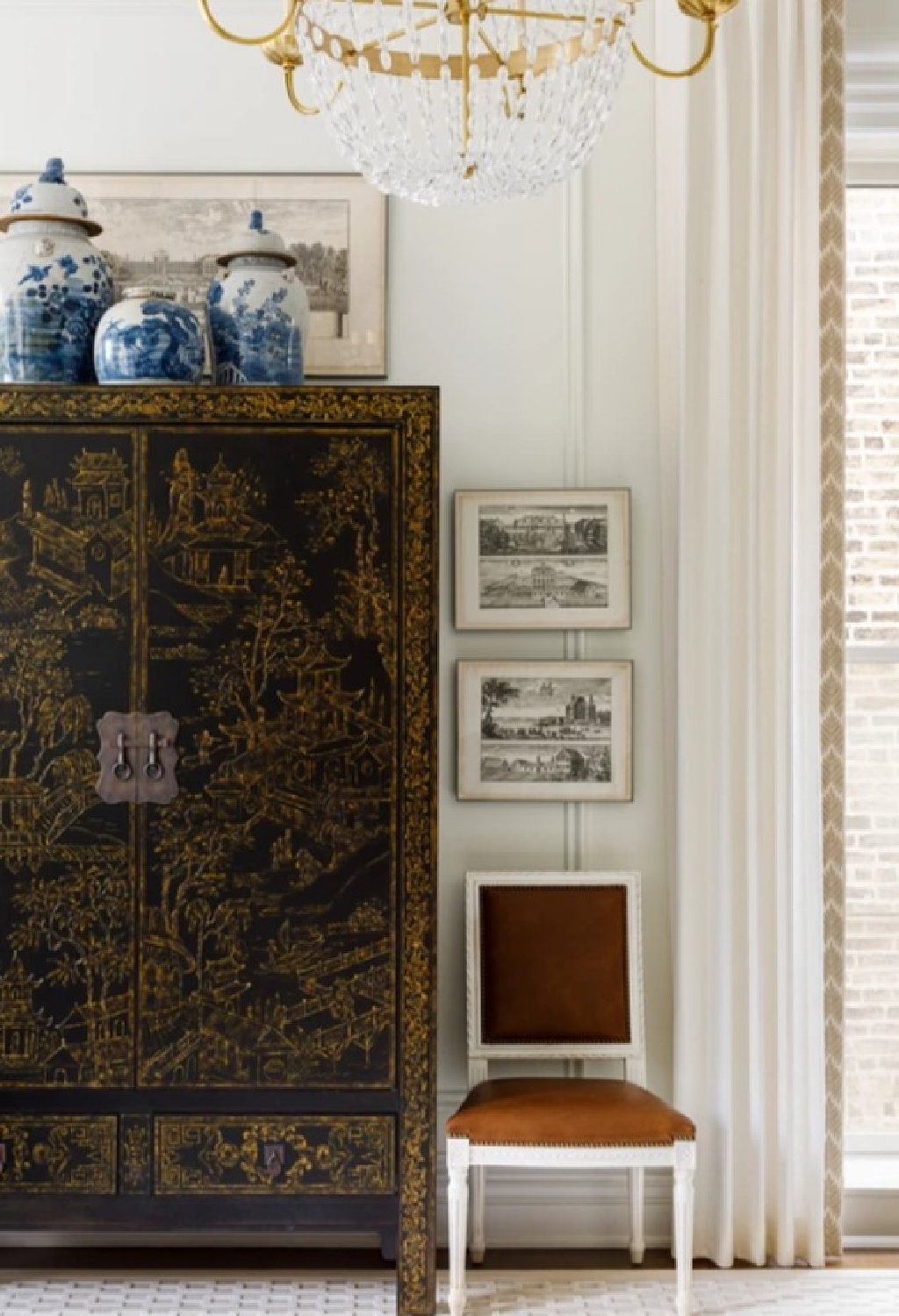 Traditional style in a sophisticated Brownstone interior by @m_m_interior_design