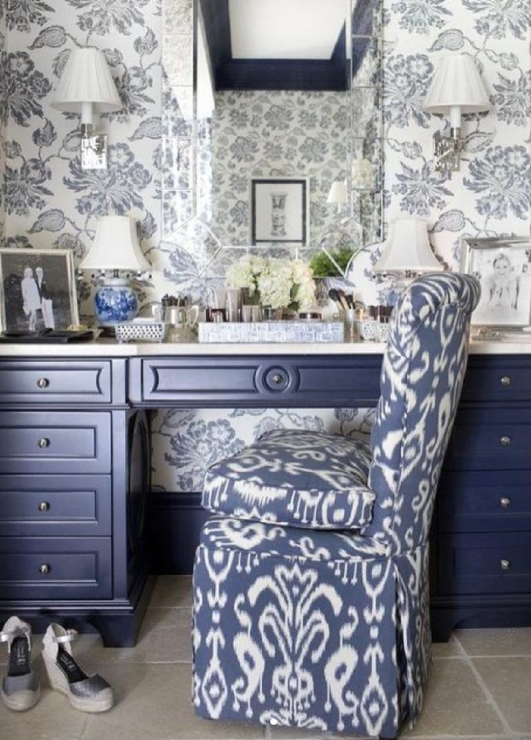 Benjamin Moore Hale Navy painted desk with a beautiful wallpaper and upholstered chair - @danielledrollins. #benjaminmoorehalenavy