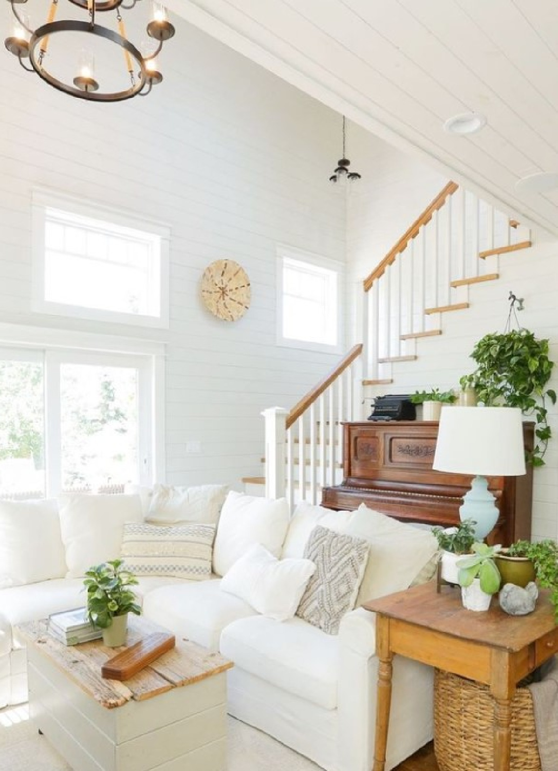 Benjamin Moore Simply White in a lofty living room - @thismamasdance. #benjaminmooresimplywhite