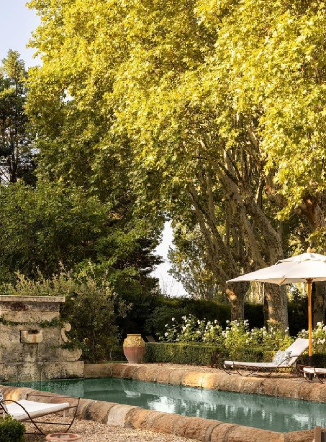 French country garden. Warm European luxury and cozy opulence in a French vacation villa in Provence - La Bastide de Laurence. #frenchbastide #frenchvilla #luxuryvilla #provencevilla #warmeuropeanluxury #cozyopulence #provencehomes #francetravel