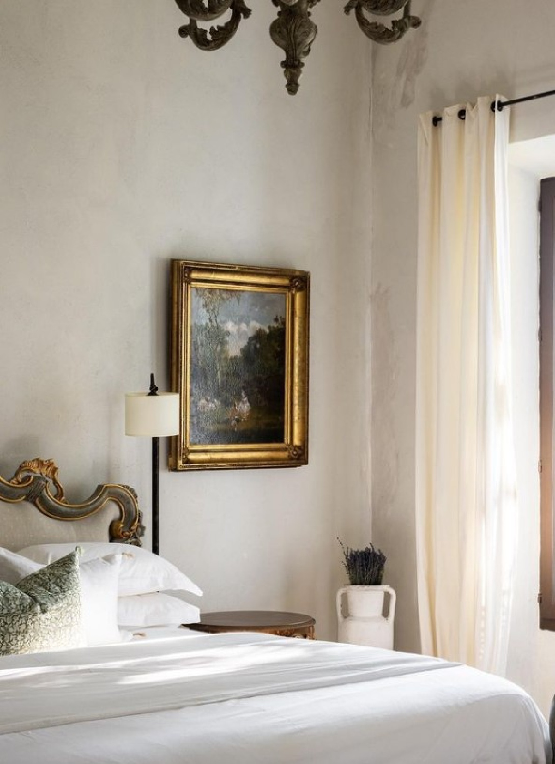 Creamy walls in a pale French country bedroom. Warm European luxury and cozy opulence in a French vacation villa in Provence - La Bastide de Laurence. #frenchbastide #frenchvilla #luxuryvilla #provencevilla #warmeuropeanluxury #cozyopulence #provencehomes #frenchcountryinterior