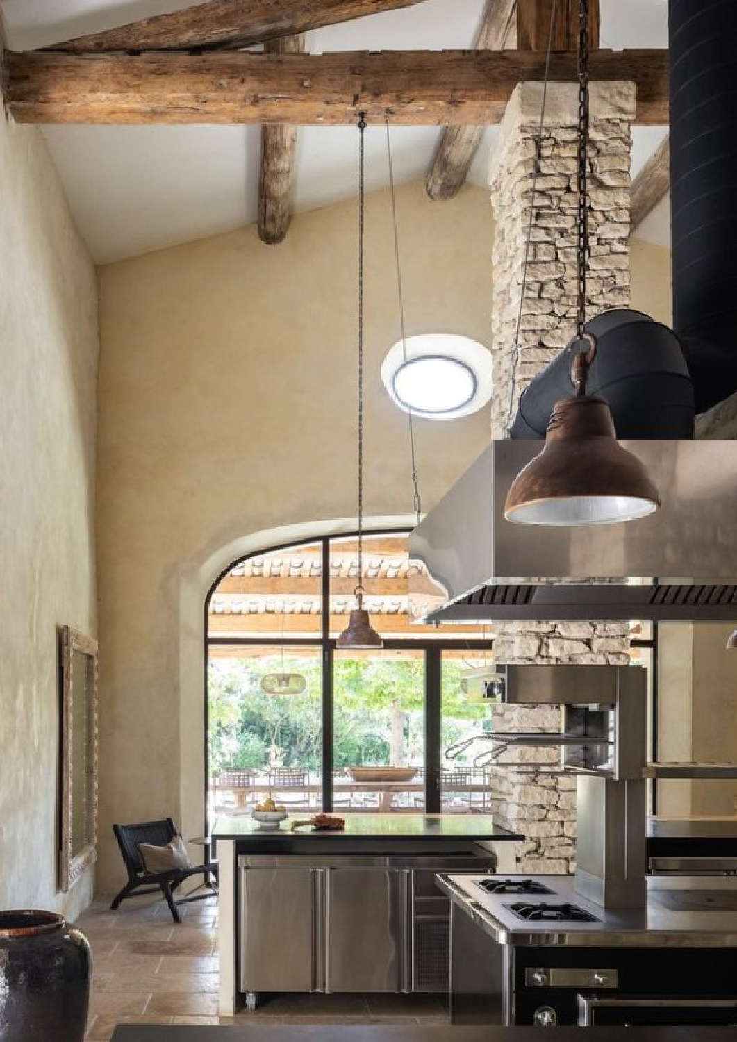 Kitchen. Warm European luxury and cozy opulence in a French vacation villa in Provence - La Bastide de Laurence. #frenchbastide #frenchvilla #luxuryvilla #provencevilla #warmeuropeanluxury #cozyopulence #provencehomes #francetravel