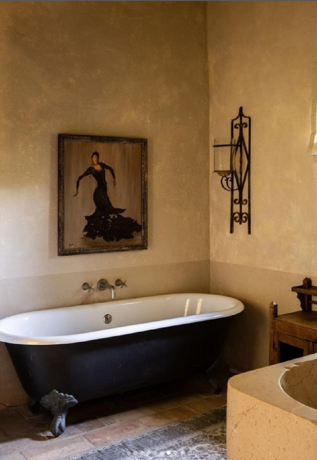 French country bath. Warm European luxury and cozy opulence in a French vacation villa in Provence - La Bastide de Laurence. #frenchbastide #frenchvilla #luxuryvilla #provencevilla #warmeuropeanluxury #cozyopulence #provencehomes #frenchcountryinterior