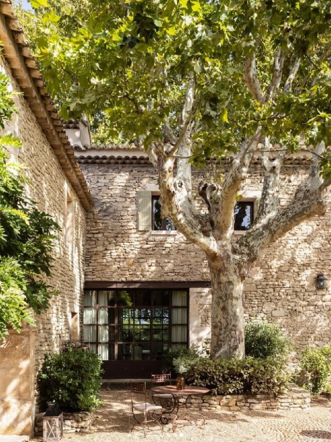 Garden. Warm European luxury and cozy opulence in a French vacation villa in Provence - La Bastide de Laurence. #frenchbastide #frenchvilla #luxuryvilla #provencevilla #warmeuropeanluxury #cozyopulence #provencehomes #francetravel