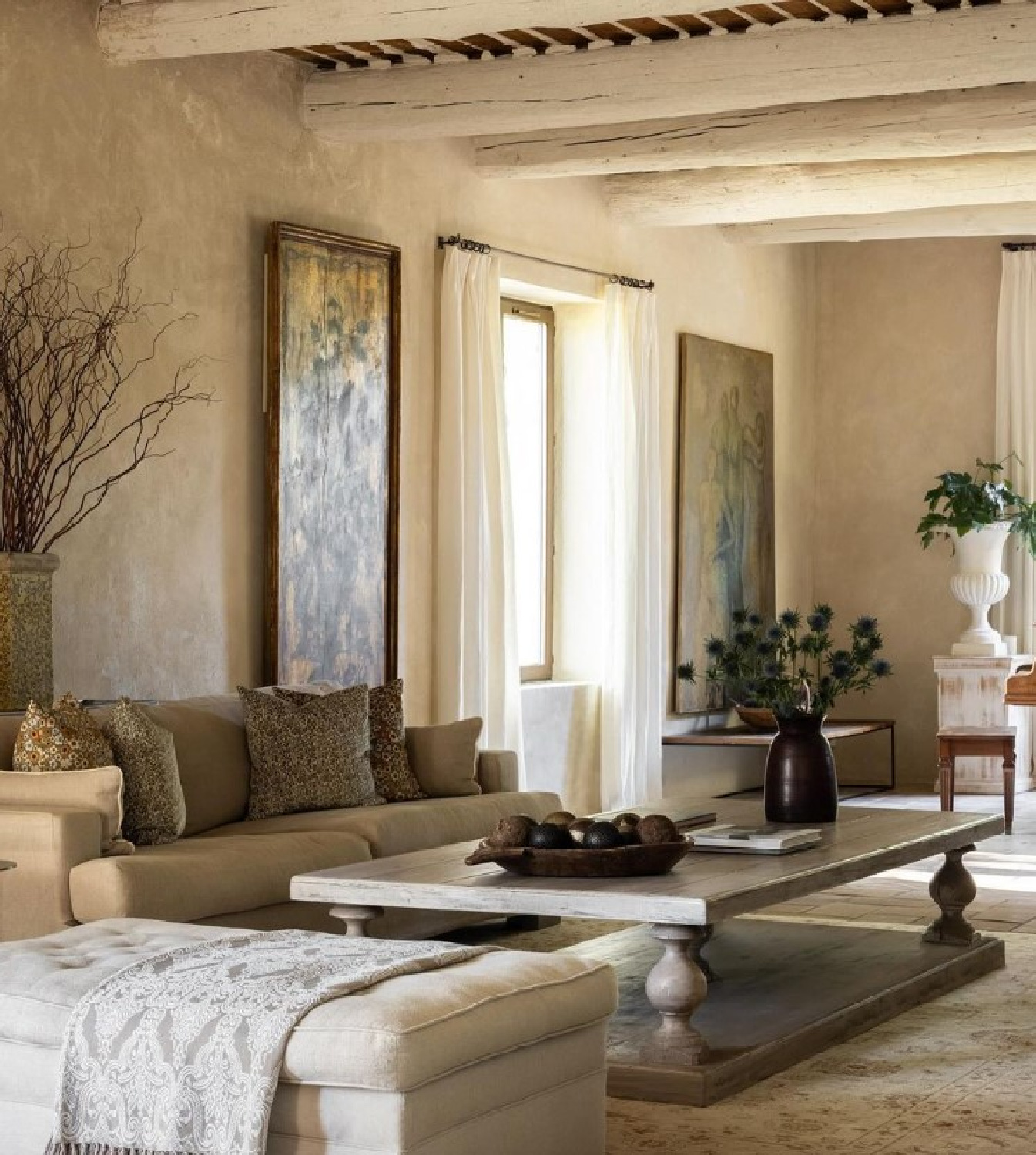 French country parlor. Warm European luxury and cozy opulence in a French vacation villa in Provence - La Bastide de Laurence. #frenchbastide #frenchvilla #luxuryvilla #provencevilla #warmeuropeanluxury #cozyopulence #provencehomes #frenchcountryinterior