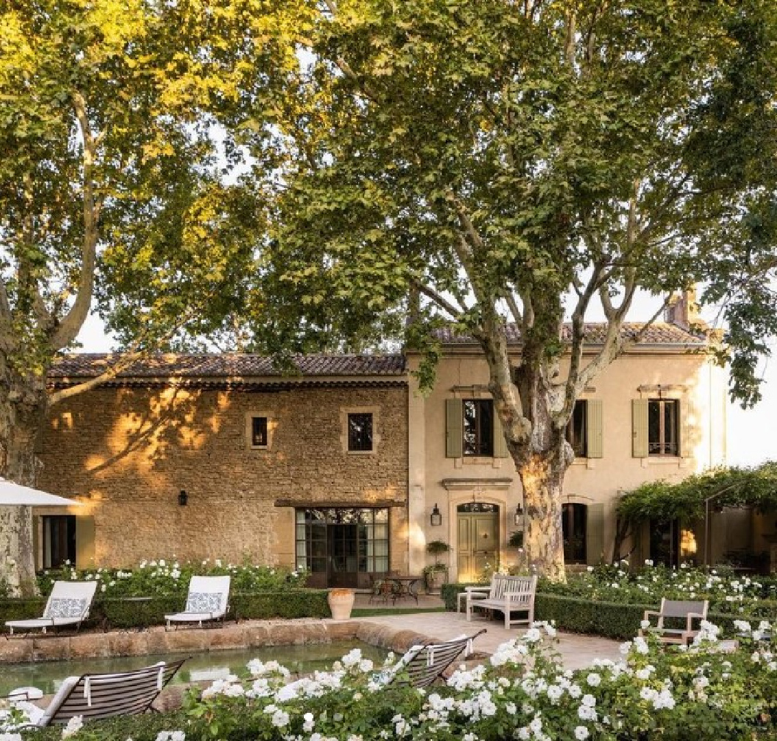 French country exterior. Warm European luxury and cozy opulence in a French vacation villa in Provence - La Bastide de Laurence. #frenchbastide #frenchvilla #luxuryvilla #provencevilla #warmeuropeanluxury #cozyopulence #provencehomes #frenchcountryarchitecture