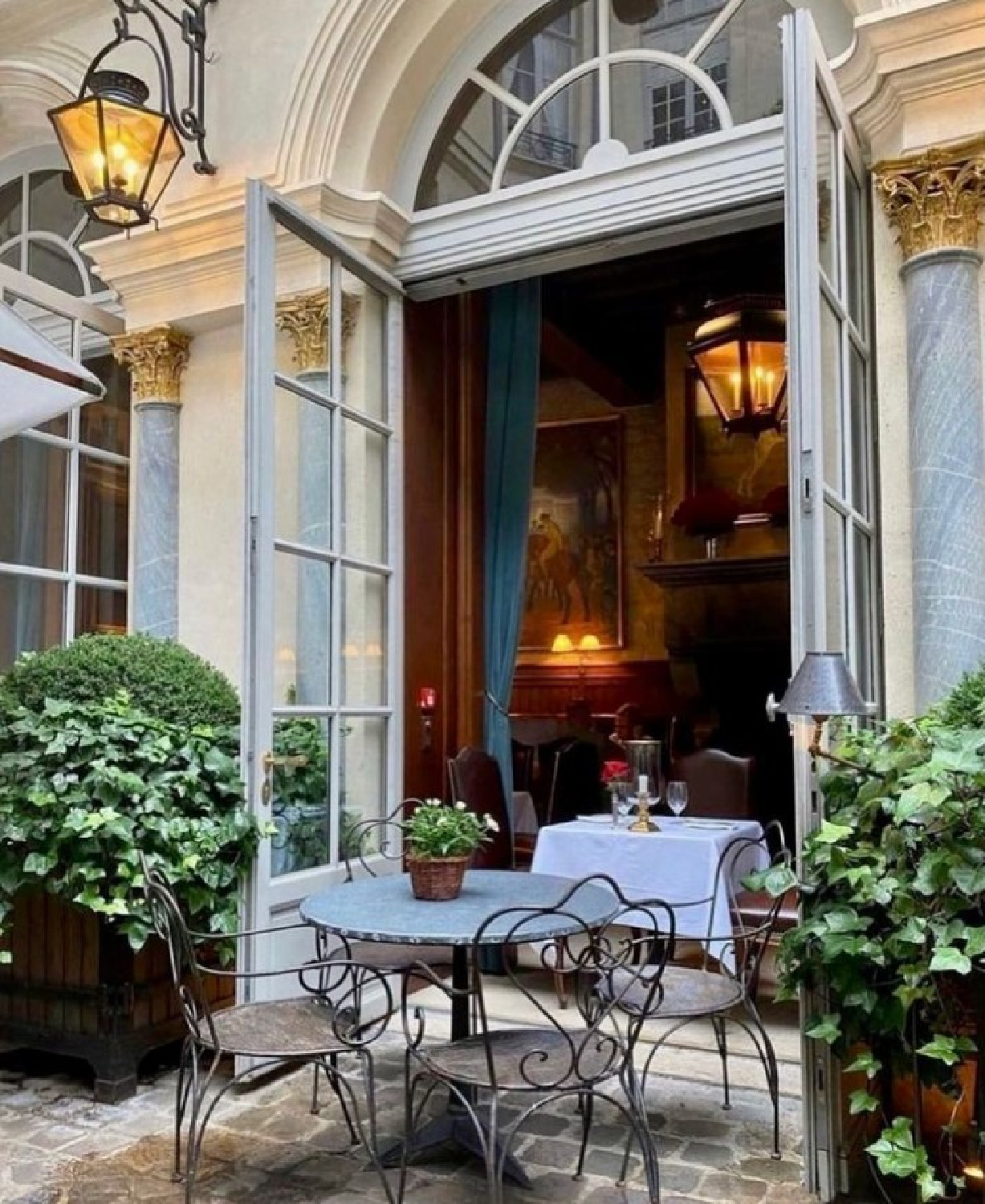 Enchanting and romantic outdoor dining in a courtyard - @ralphlauren. #courtyarddining #romanticdining #ralphlauren