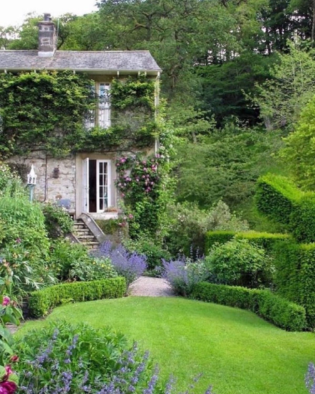 Lovely European country house with lavender garden and lush greenery - @roman_and_ivy. #frenchfarmhouse #countryfrench