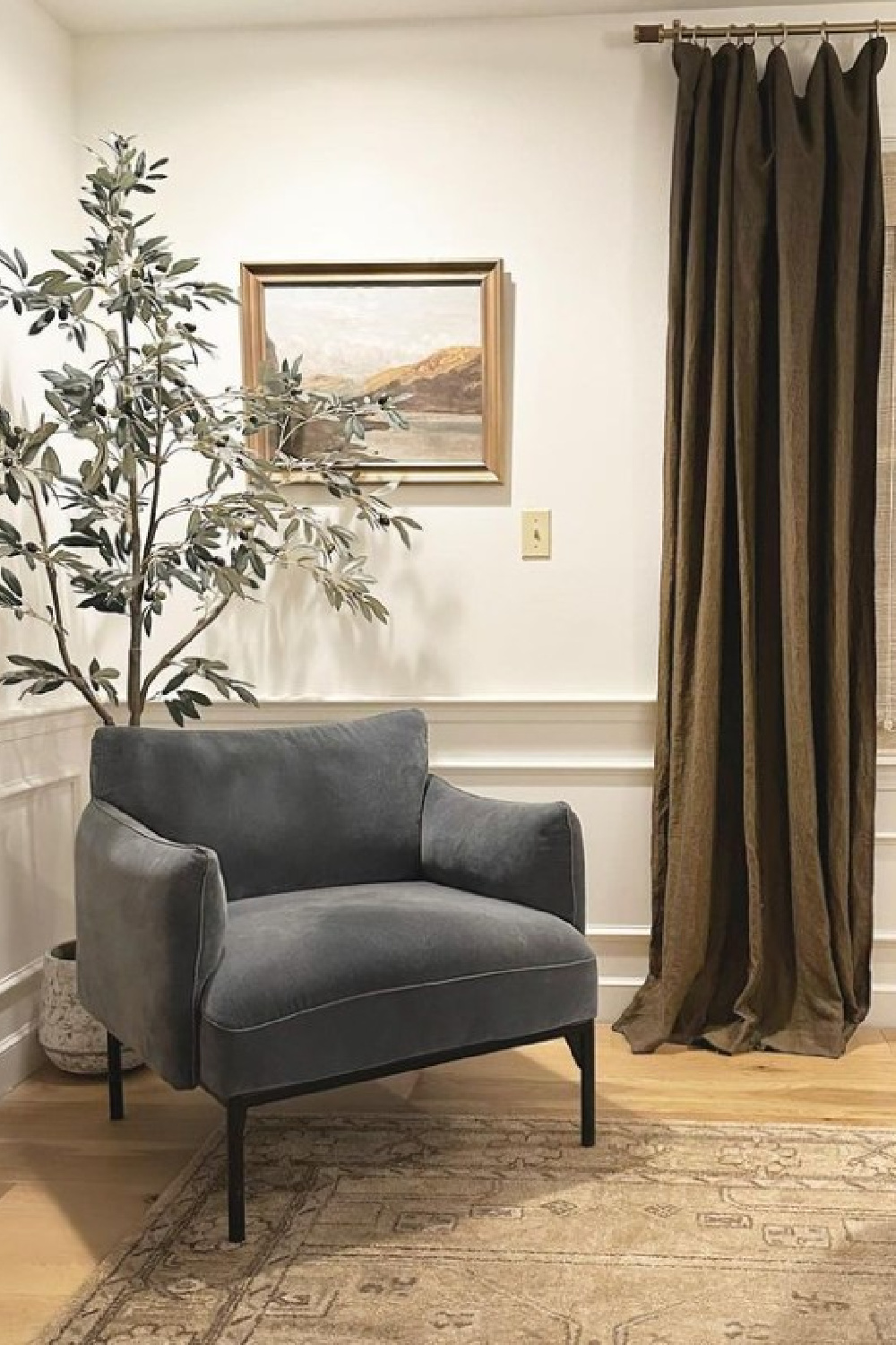 Sherwin-Williams GREEK VILLA in timeless interior - @handry.home. #sherwinwilliamsgreekvilla #warmwhitepaintcolors