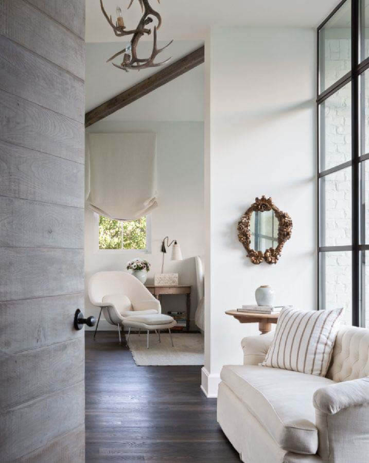 Sherwin-Williams GREEK VILLA painted walls in a gorgeous timeless interior by Shannon Bowers in MILIEU (photo: Peter Vitale). #sherwinwilliamsgreekvilla #timelessinteriors #warmwhitepaintcolor