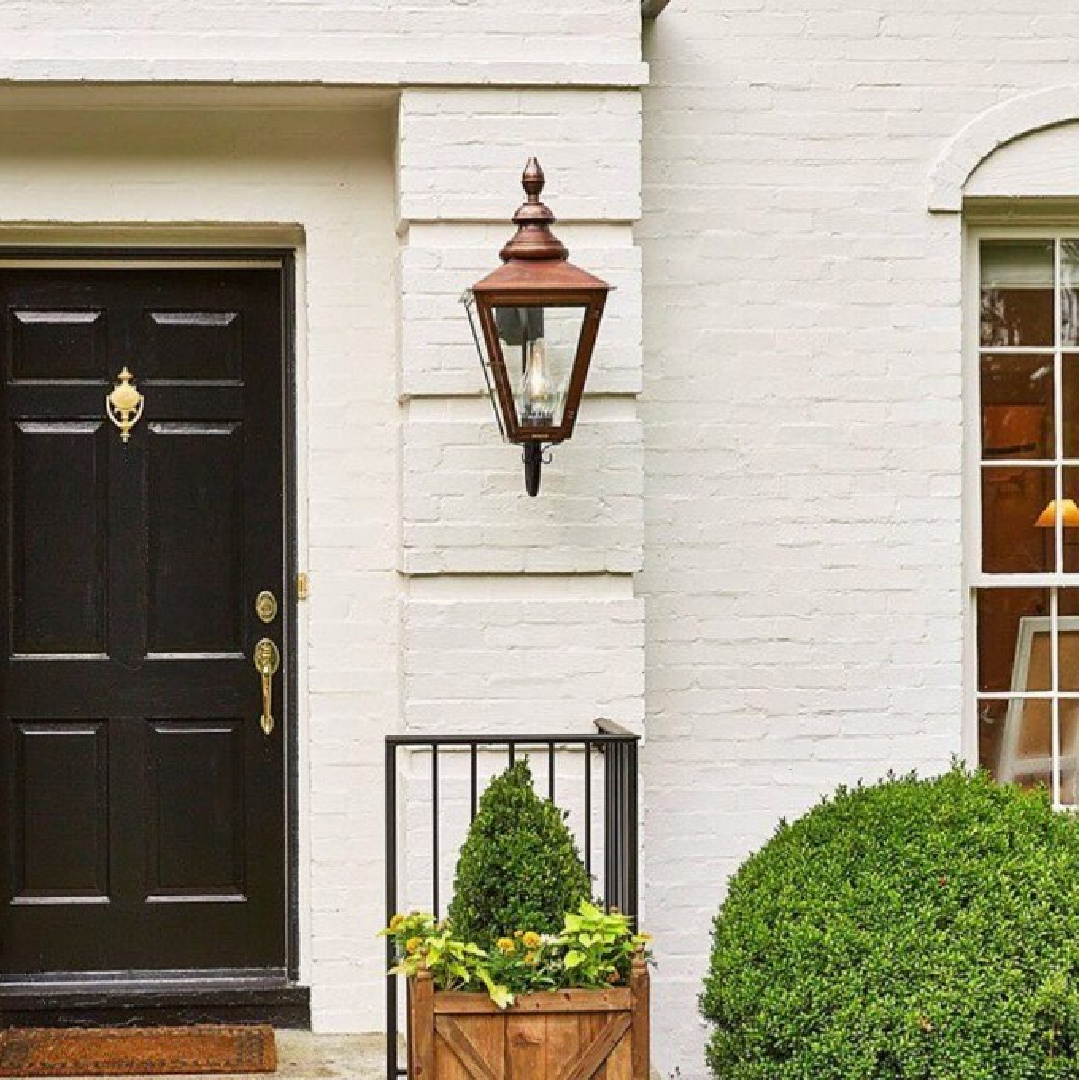 MARSHMALLOW on a brick house exterior - @thehomeyhouse. #sherwinwilliamsmarshmallow #whitehouseexteriors