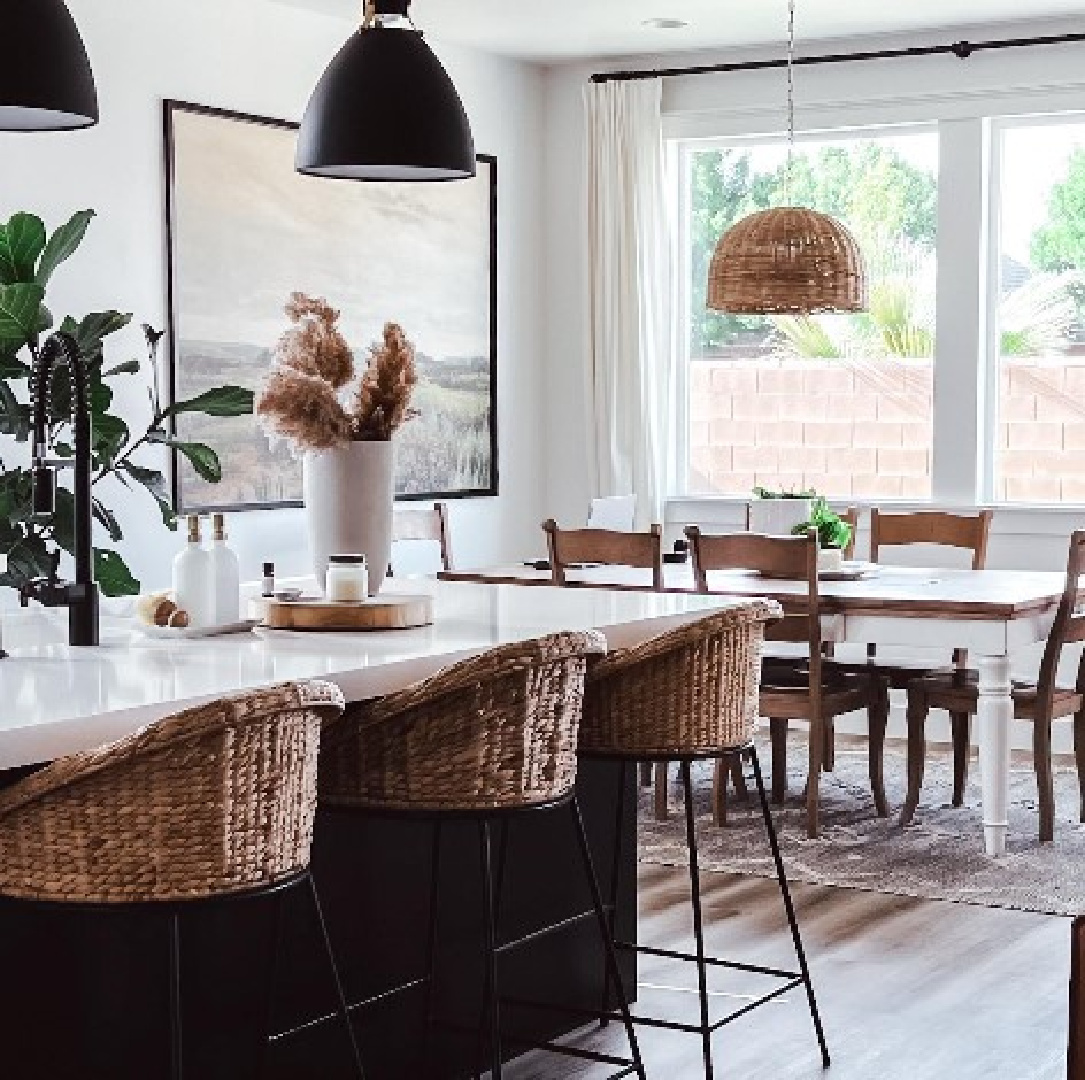 Sherwin Williams Pure White painted kitchen and breakfast dining area - @thehappiesthouse. #sherwinwilliamspurewhite