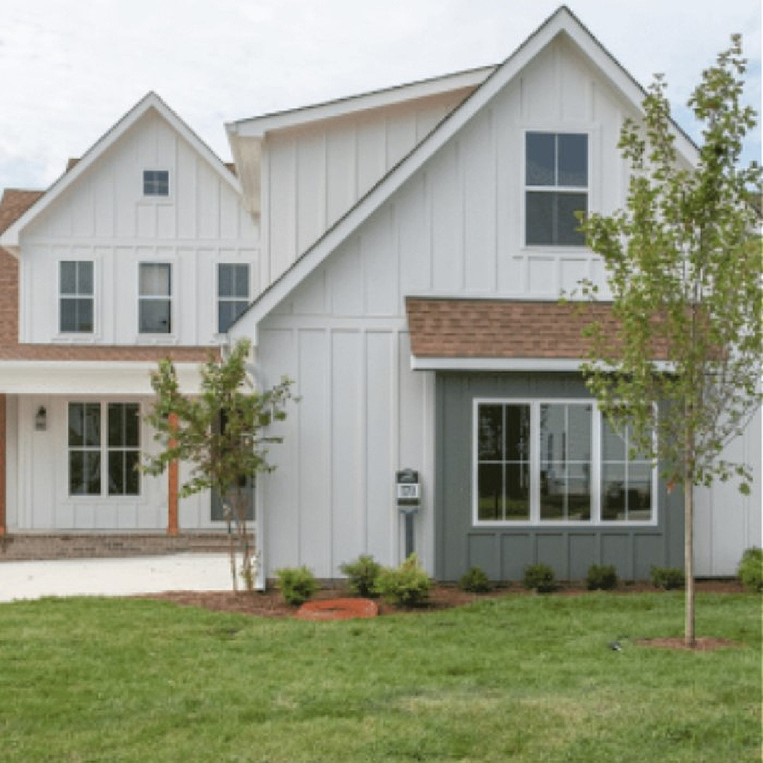 Snowbound (Sherwin Williams) painted house exterior - @legacylakehomes. #swsnowbound #whitepaintcolors