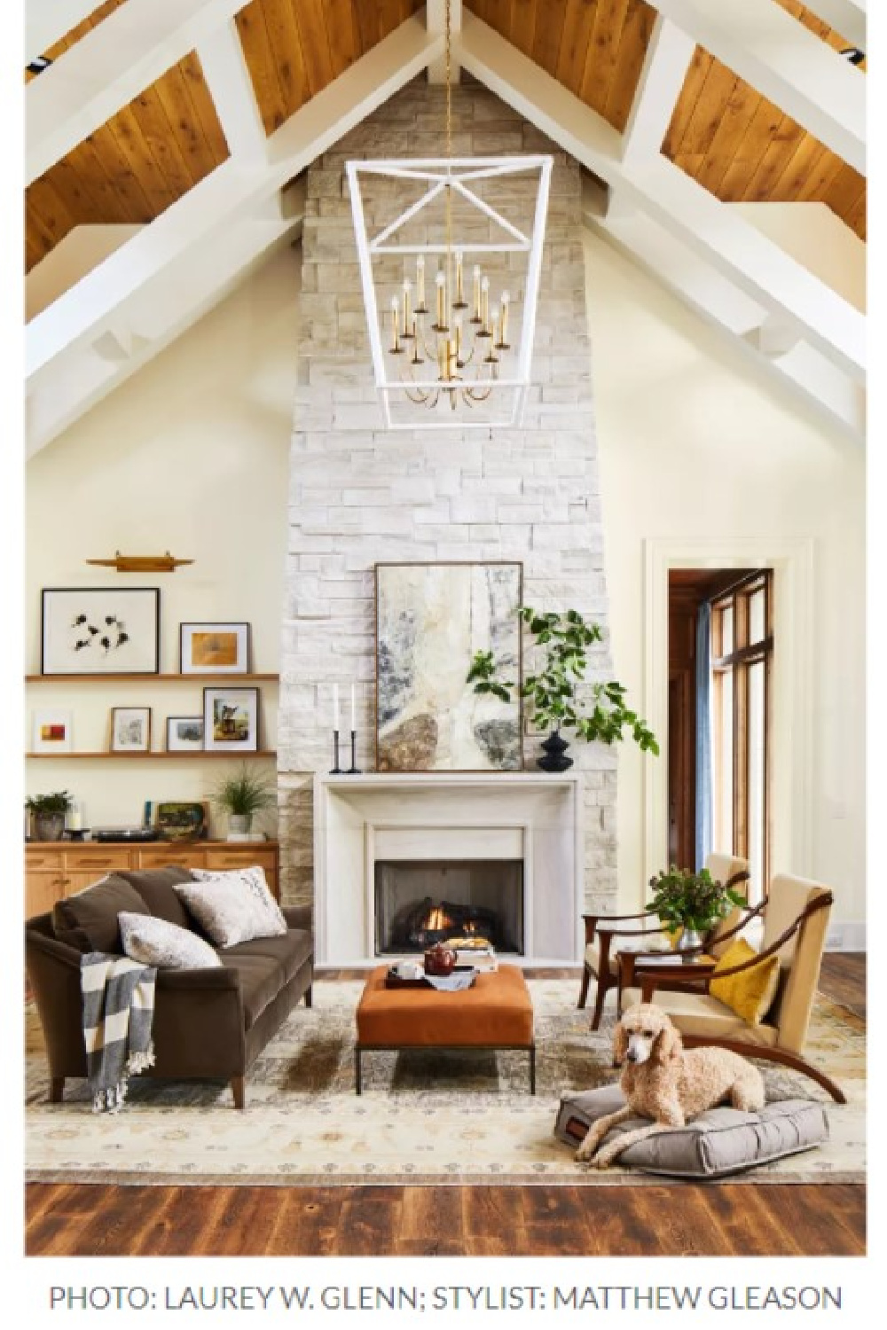 Sherwin Williams WHITETAIL in a living room by Laura Hodges Studio for Southern Living Idea House 2023. #whitetail #whitepaintcolors