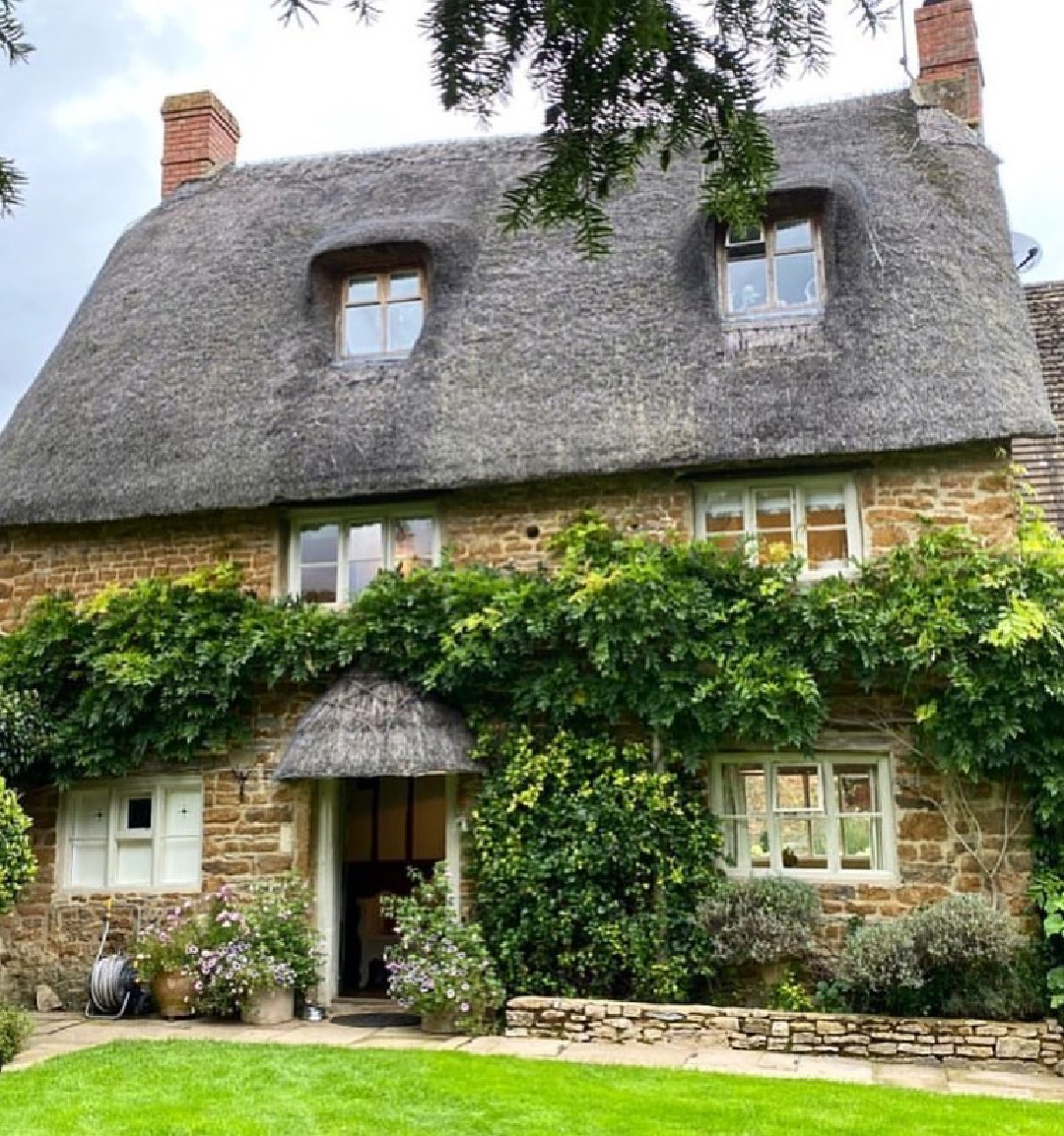 Thatched roof and stone exterior of a Cotswold cottage via @melanieturnerinteriors. #cotswoldcottage
