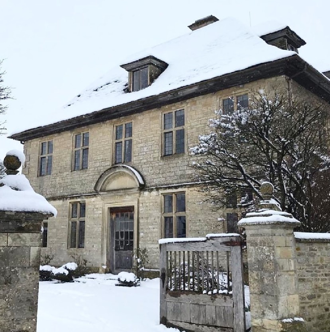 Poulton Manor - a Cotswold cottage - @cotswold_buying_agent. #cotswoldcottage