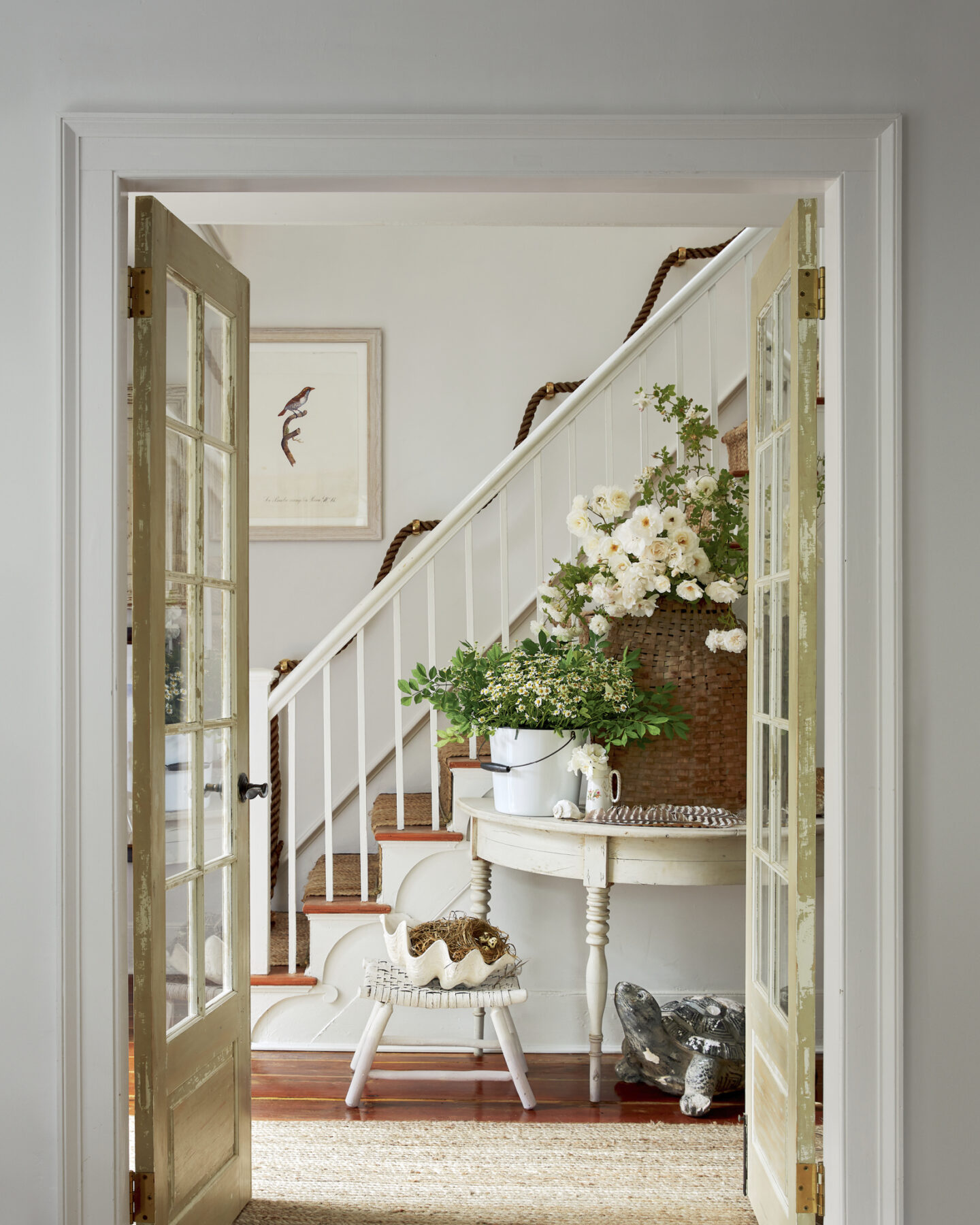 Staircase in Nora Murphy COUNTRY HOUSE LIVING. #newenglandstyle #americancountry #americanfarmhouse