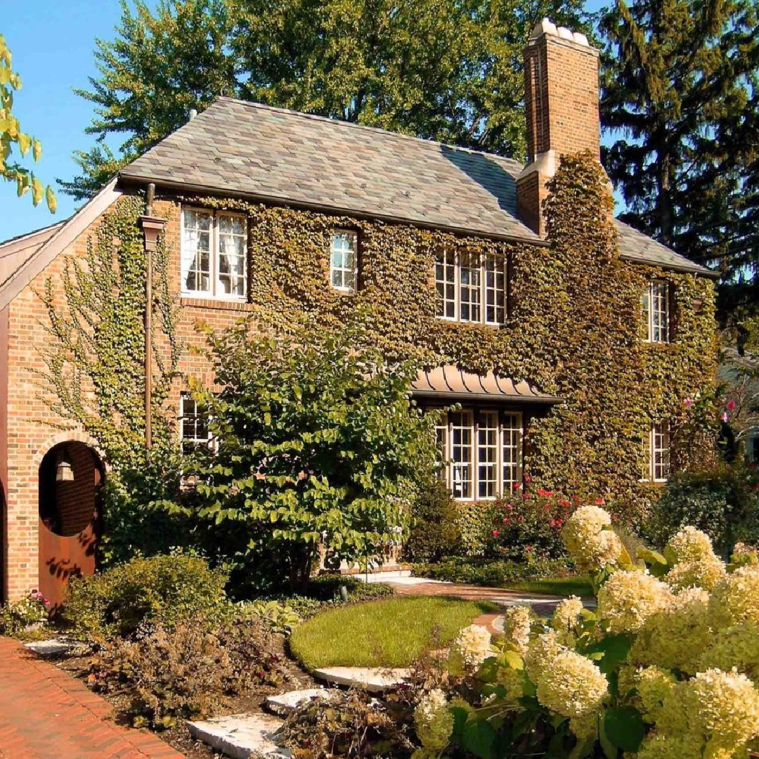 Beautiful Chicago home facade and architectural design from Michael Abraham.