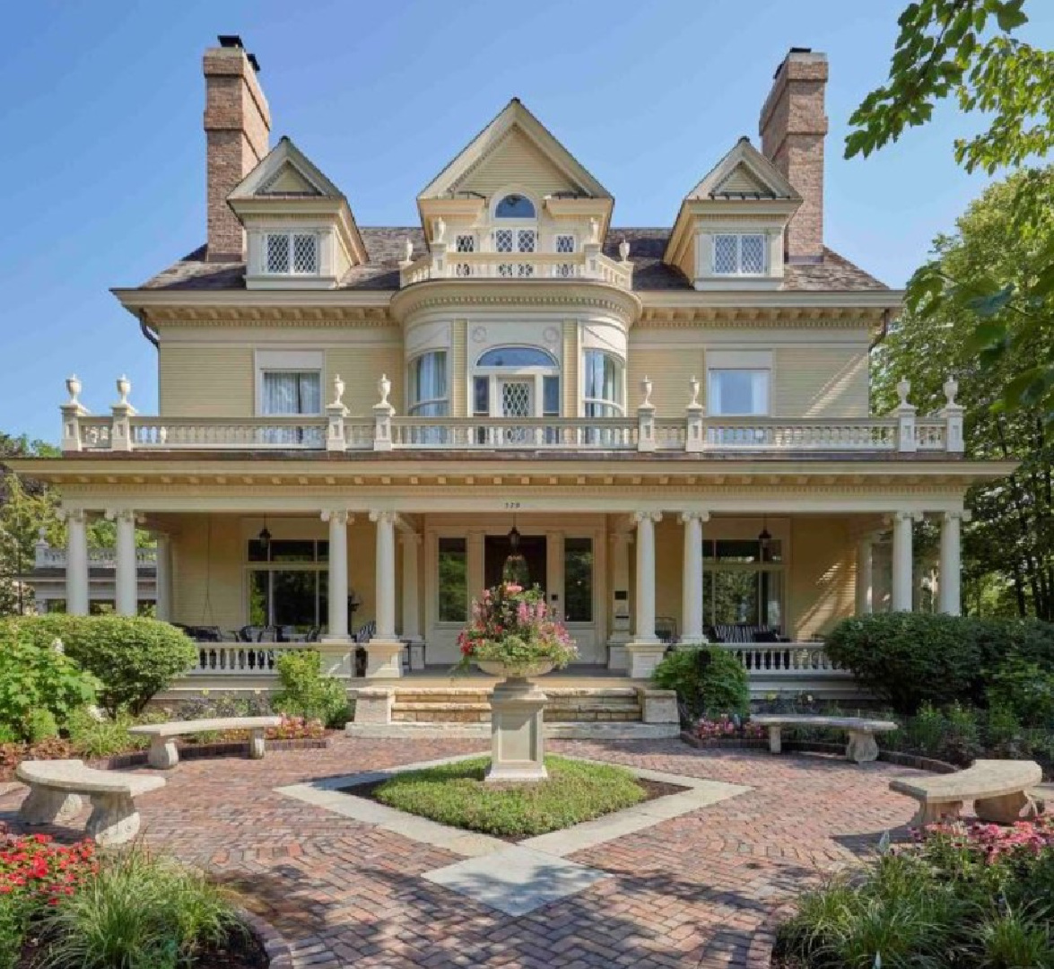 Beautiful Chicago home facade and architectural design from Michael Abraham.