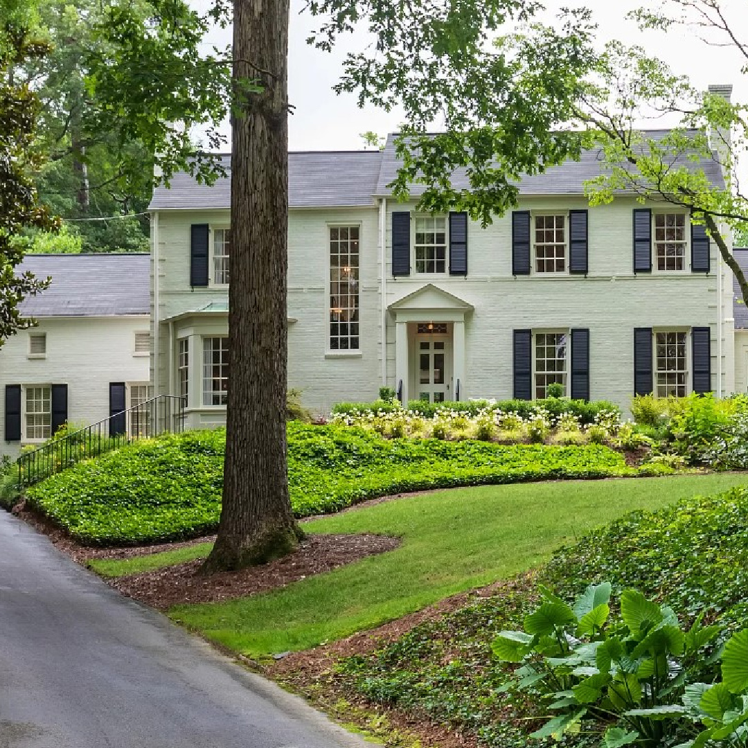 Beautiful Buckhead traditional classic house exterior in Atlanta. Sotheby's Realty #facadelovers #residentialarchitecture