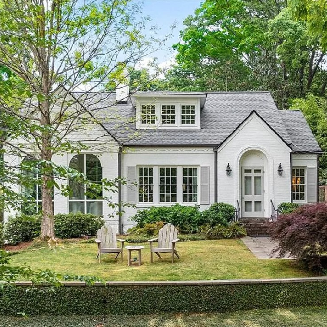 Beautiful Buckhead traditional classic house exterior in Atlanta. Sotheby's Realty #facadelovers #residentialarchitecture