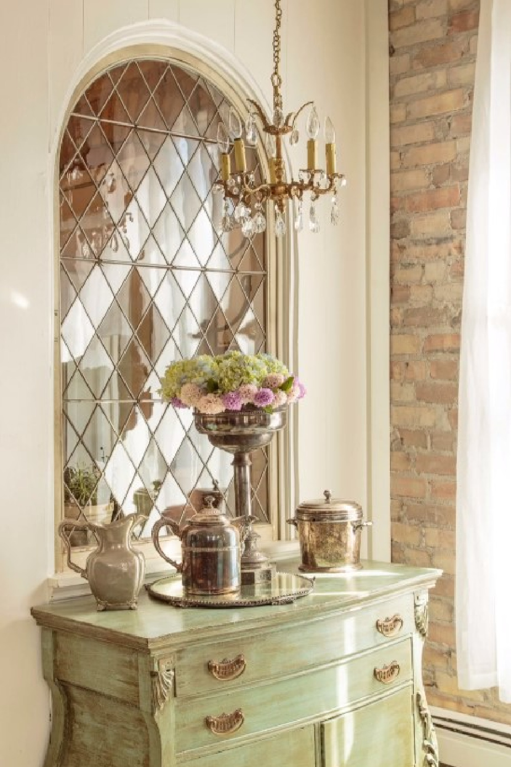 From Fifi O'Neill's THE ROMANTIC HOME with charming homes embodying cozy atmosphere, collections, and gentle color stories. #romanticinteriors #fifioneill #theromantichome