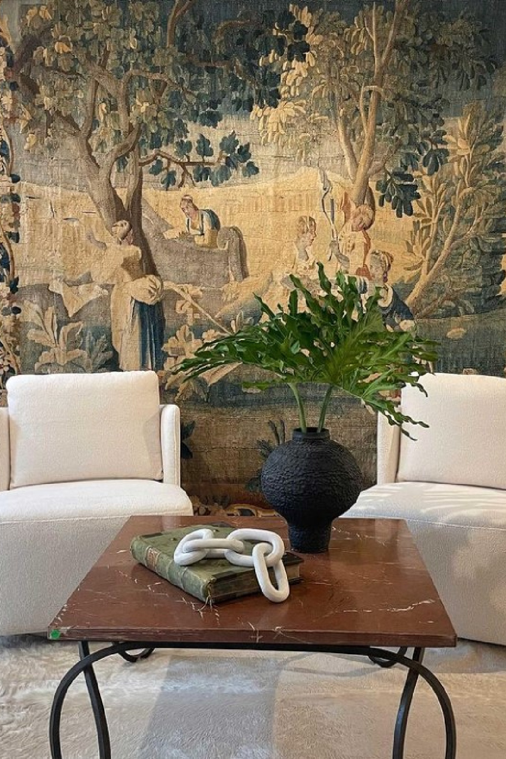 Tara Shaw design with antiques in a soulful arrangement for modern living. #tarashaw #livingwithantiques