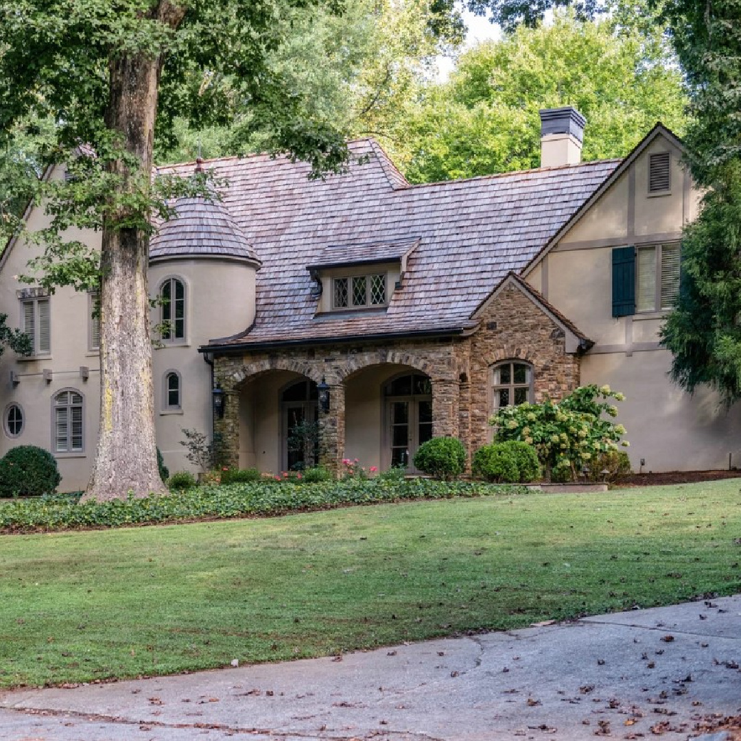 Beautiful Buckhead traditional classic house exterior in Atlanta. Sotheby's Realty #facadelovers #residentialarchitecture