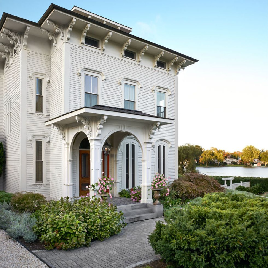 Benjamin Moore Acadia White on a lovely Victorian home exterior - Kate Cordsen in Veranda (Bjorn Wallander)