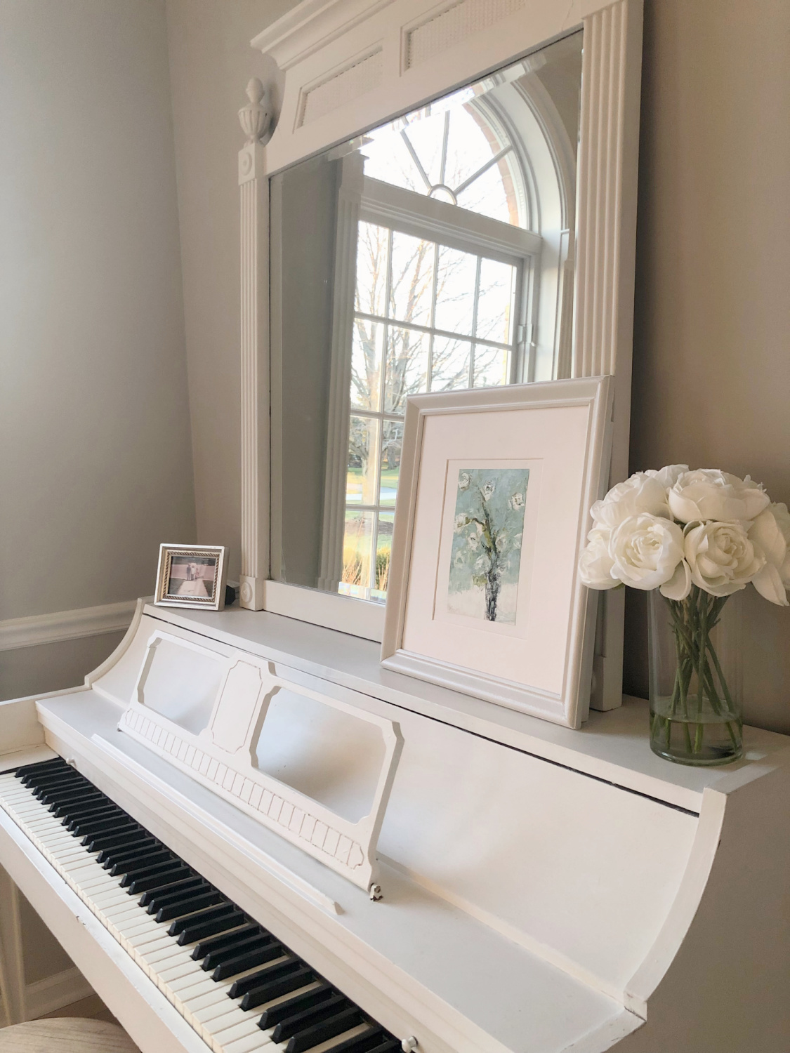 Serene music room with white piano, Holly Irwin painting, and SW Repose Gray walls - Hello Lovely. #reposegray #hollyirwin