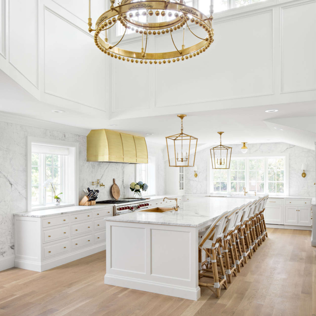 Simply White (Benjamin Moore) grand white kitchen with elegant finishes - The Fox Group. #elegantkitchens #benjaminmooresimplywhite 